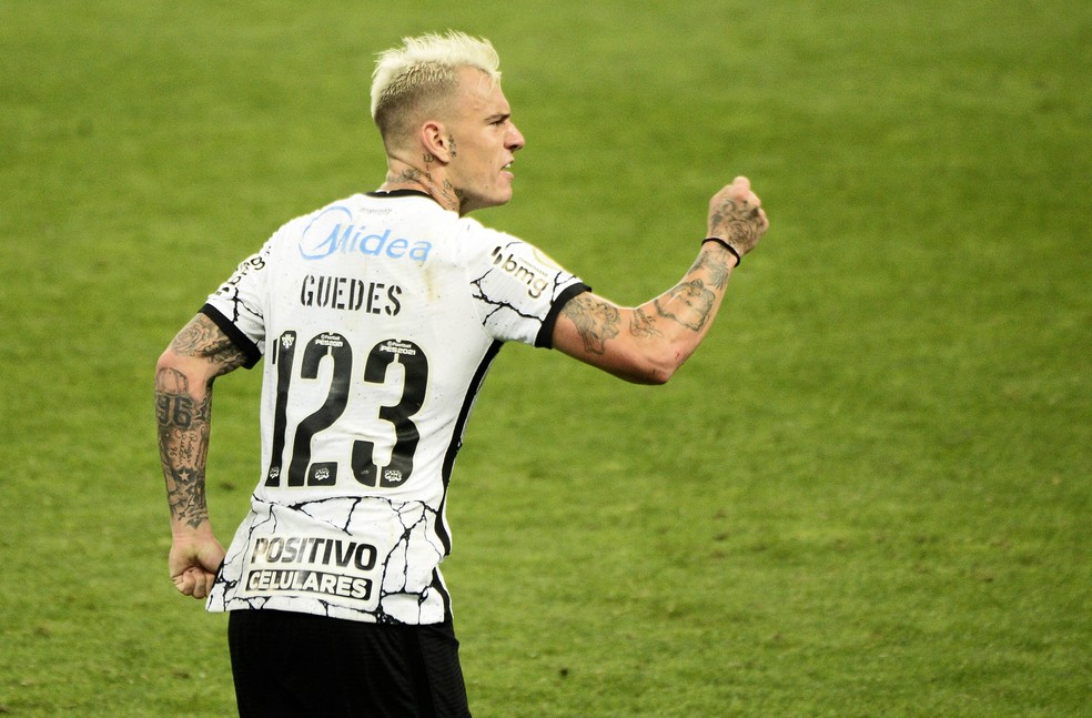 [ANÁLISE] O contraste entre as urgências do Corinthians e o tempo para fazer nascer um time novo