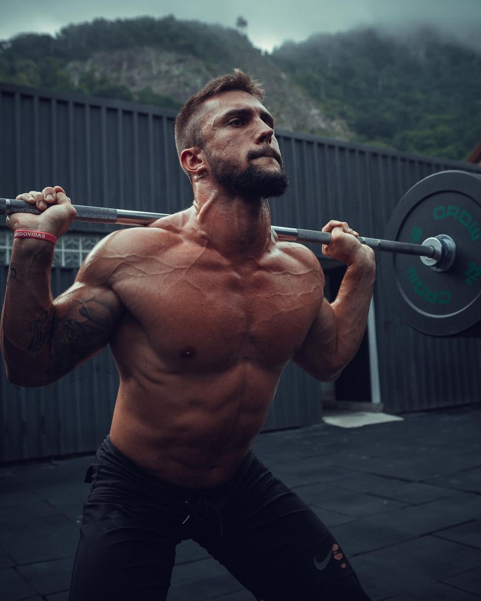 Arthur Picolo no crossfit antes do BBB 21 &mdash; Foto: Reprodu&ccedil;&atilde;o Instagram/@melkzdeck