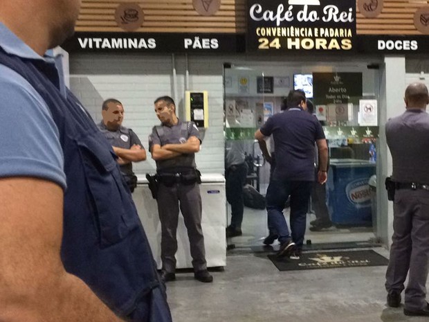 Crime aconteceu na noite de quinta-feira (9) em loja de conveniência no Jd. Itatinga, em Campinas (SP) (Foto: Daniel Mafra/EPTV)