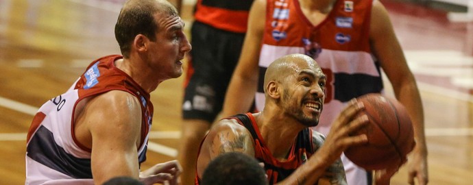 Top 10 da final: veja as jogadas mais empolgantes do Flamengo no NBB 7