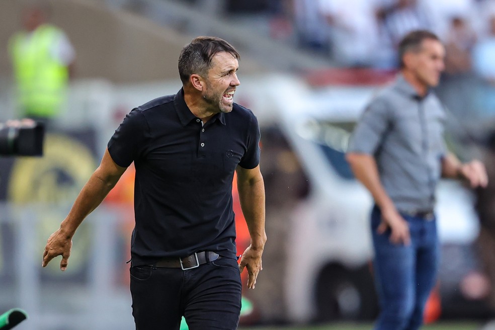 Eduardo Coudet e Vagner Mancini em Atlético-MG x América-MG — Foto: Gilson Junio/AGIF