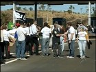 Manifestantes abrem cancelas em protesto no pedágio em Ourinhos 