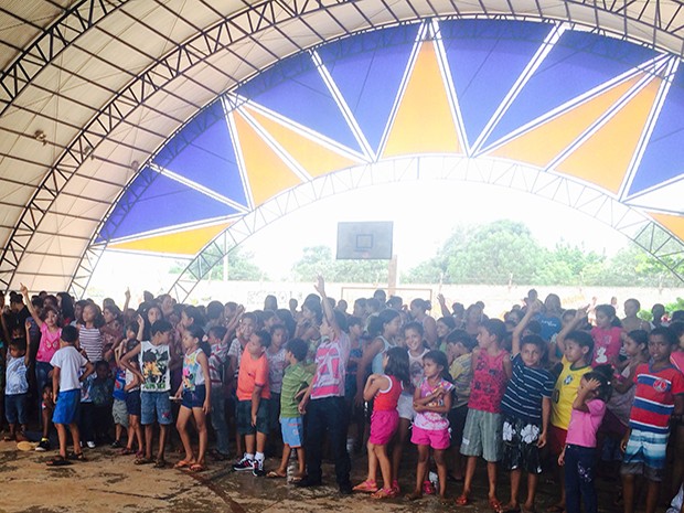 Cerca de duas mil crianças receberam presentes neste sábado (Foto: Neyla Rodrigues/Meninas de Deus)