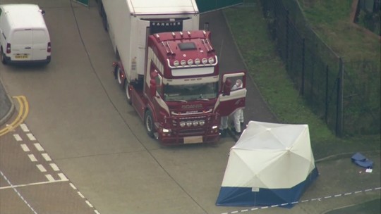 Polícia encontra 39 corpos em caminhão no Reino Unido