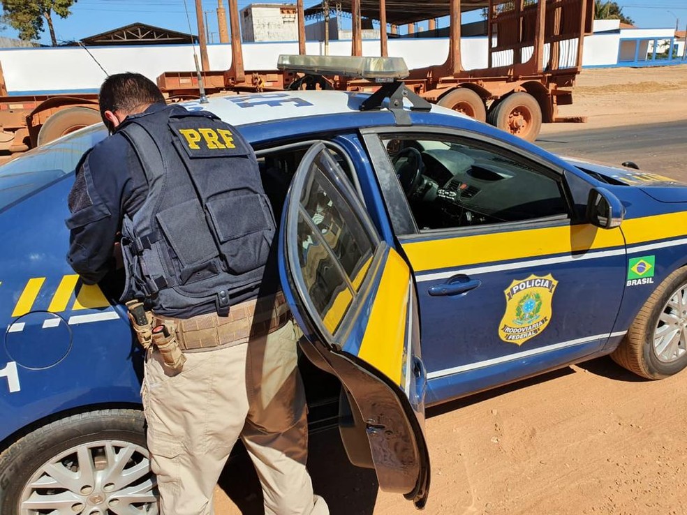 Polícia Rodoviária Federal prendeu motorista com mandado de prisão na BR-316 em Caxias — Foto: Divulgação/Polícia Rodoviária Federal