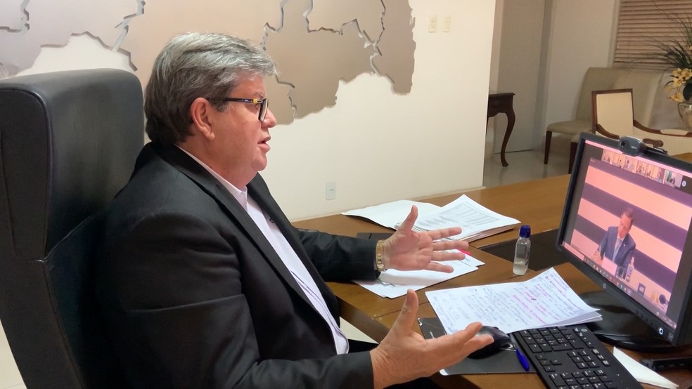 João Azevêdo, governador da PB, anuncia decreto para estender isolamento social até 3 de maio — Foto: TV Paraíba/Reprodução
