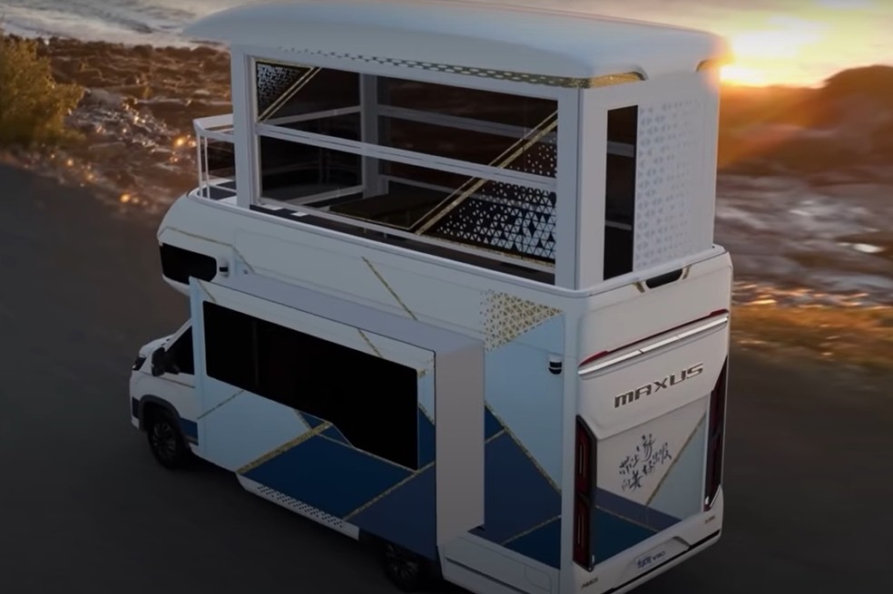 Motorhome com dois andares tem elevador e custa R$ 2,3 milhões — Foto: Divulgação