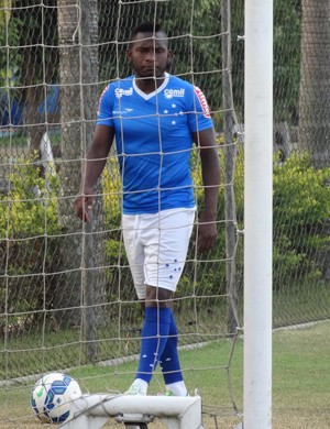 Bate e apanha: Willians é o jogador que mais faz e sofre faltas no Cruzeiro