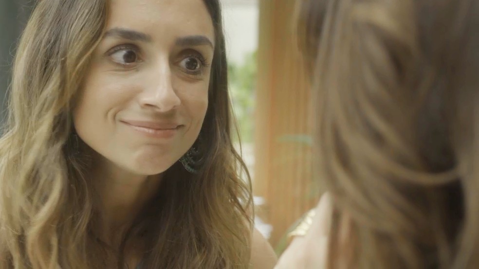 Kat diz que tem certeza que o homem que estava com Laureta era Remy — Foto: TV Globo