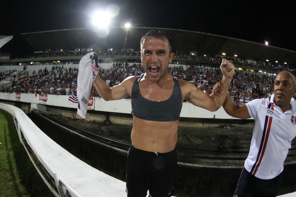 Pipico &eacute; artilheiro do Santa Cruz na temporada. S&oacute; no N&aacute;utico, em dois jogos, marcou tr&ecirc;s vezes &mdash; Foto: Marlon Costa/ Pernambuco Press