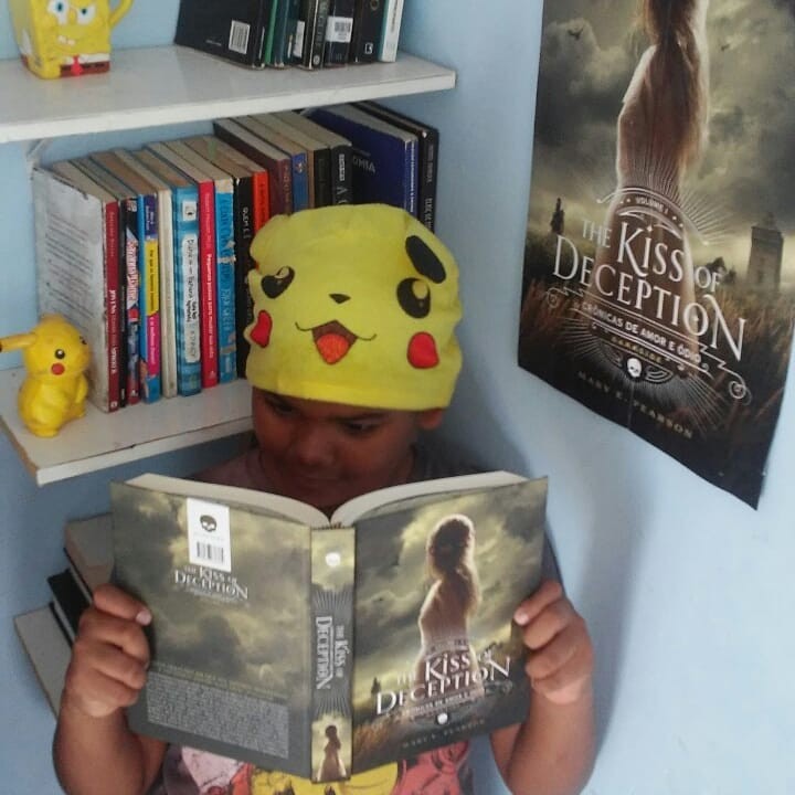 Adriel tem 12 anos e compartilha dicas de livros no Instagram (Foto: Reprodução/ Instagram)
