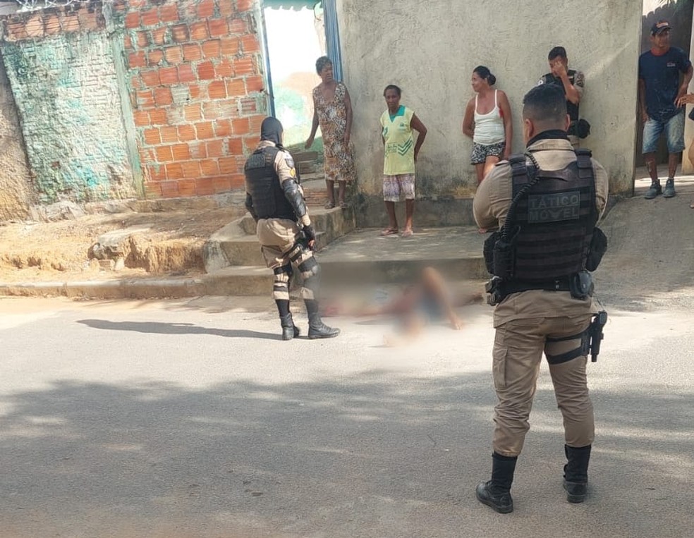 Homem foi morto na porta da casa dele — Foto: Rede social