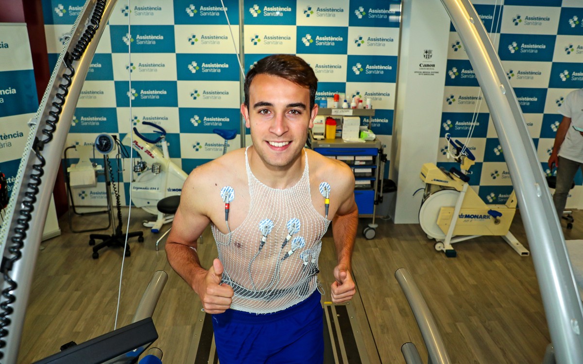 Barcelona anuncia a contratação do zagueiro Eric García