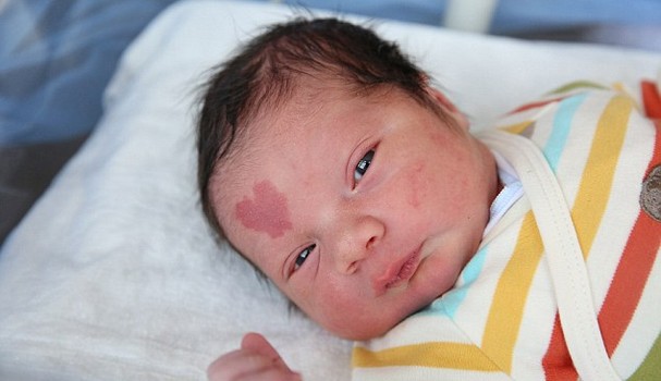 Bebê do amor (Foto: Caters News/Grosby Group) Bebê do amor (Foto: Caters News/Grosby Group)
