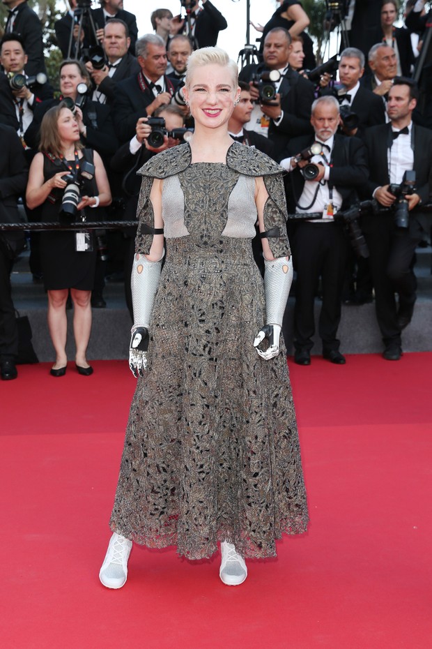 CANNES, FRANCE - MAY 17: Bebe Vio attends the screening of "Final Cut (Coupez!)" and opening ceremony red carpet for the 75th annual Cannes film festival at Palais des Festivals on May 17, 2022 in Cannes, France. (Photo by Gisela Schober/Getty Images) (Foto: Getty Images)