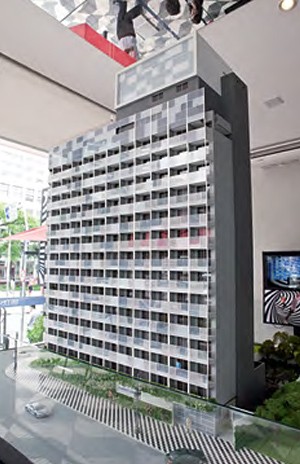 Maquete do prédio lançado no ano passado no centro de São Paulo com o menor apartamento do Brasil, de 18 m2 (Foto: Helena Peixoto)