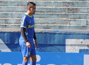 Enderson repete Saimon na lateral, e Ramiro volta ao meio durante treino