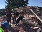 Buscas por sobreviventes continuam após terremoto na Itália 