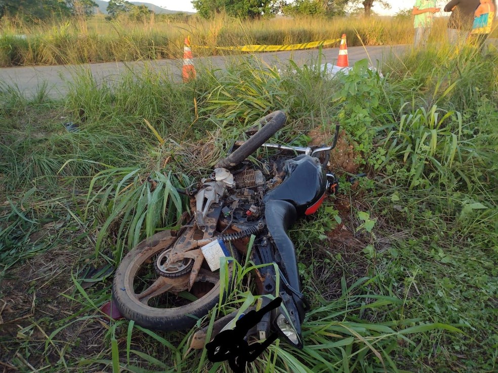 Moto em que vítima fatal estava — Foto: BPRv/SE