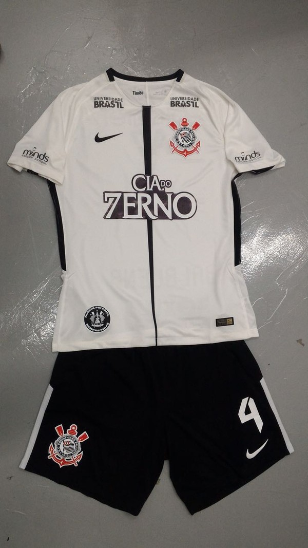 Corinthians acerta renovação com patrocinador e busca máster para 2018