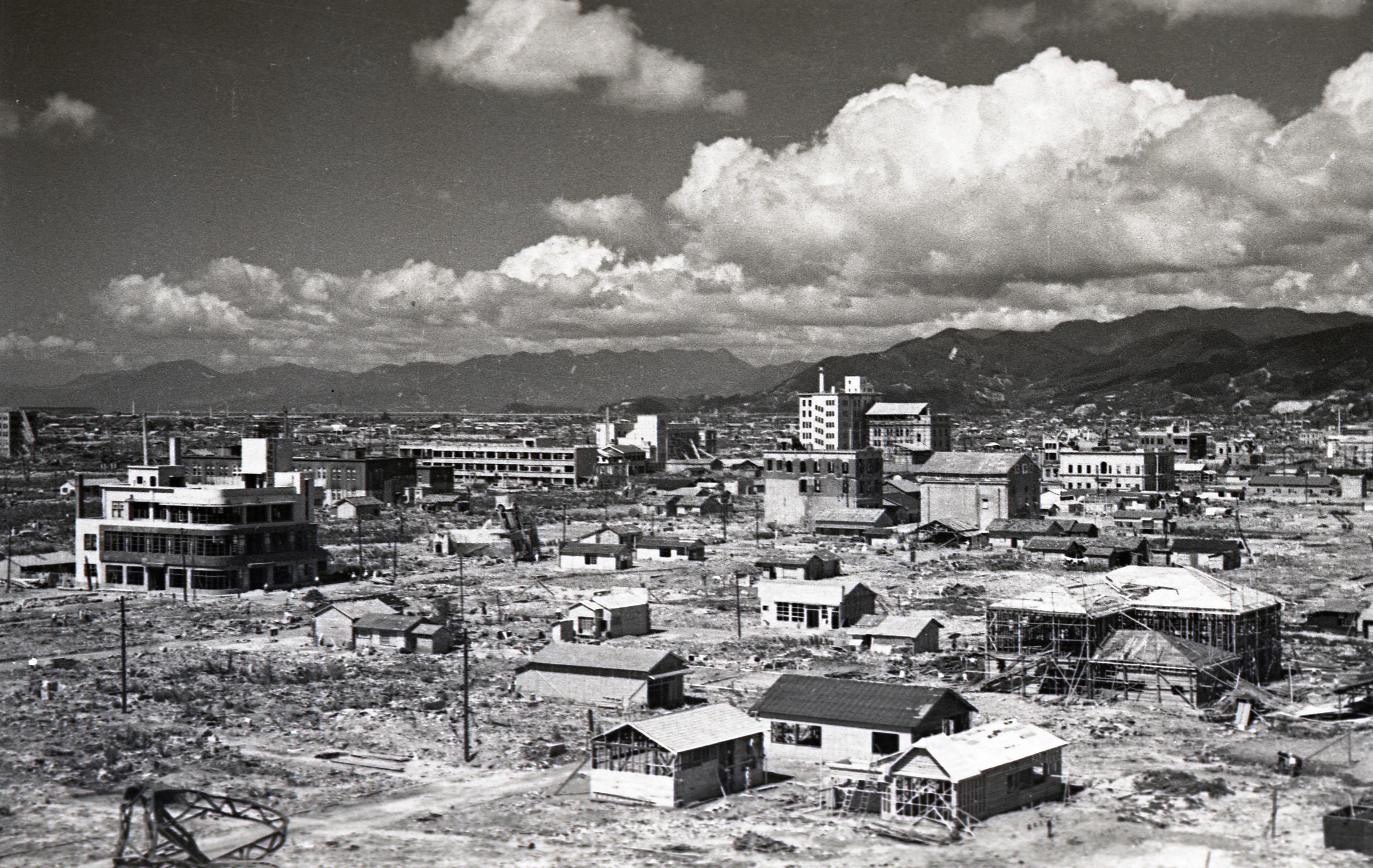 O bairro Hacchobori, em Hiroshima, um ano após o bombardeio. (Foto: Getty Images)