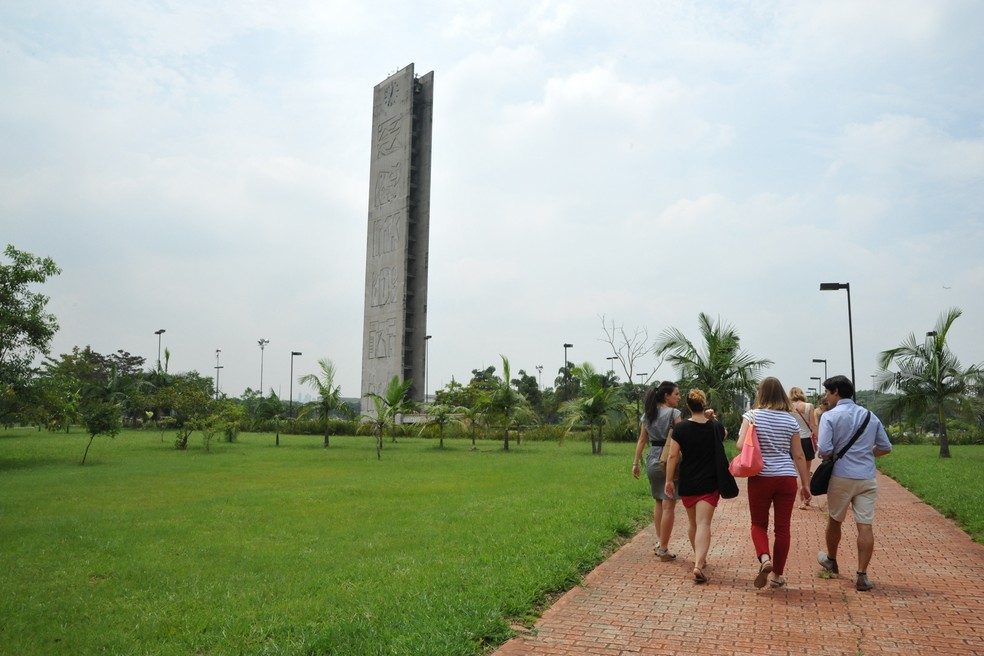 Estudantes da USP na Praça do Relógio, na Cidade Universitária em São Paulo (Foto: Cecília Bastos/Jornal da USP/Divulgação)