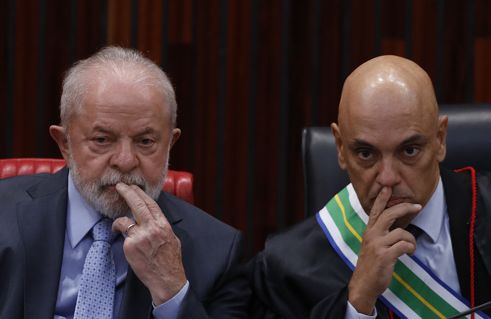 Lula ao lado de Alexandre Moraes na solenidade de Ordem ao Mérito do Tribunal Superior Eleitoral — Foto: Cristiano Mariz 