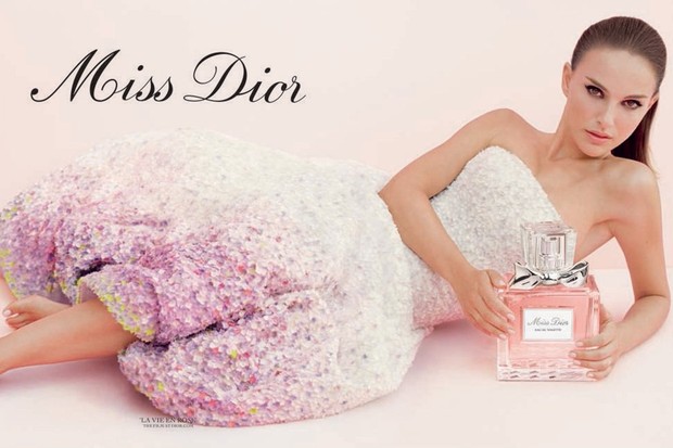 Bastidores da campanha do perfume Miss Dior (Foto: Reprodução)