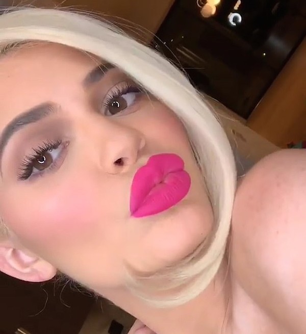 A foto compartilhada por Kylie Jenner que levantou suspeitas de que ela tenha voltado a fazer preenchimentos labiais (Foto: Instagram)