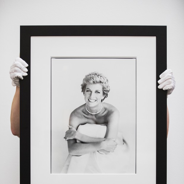 LONDON, ENGLAND - MARCH 15: Patrick Demarchelier's Princess Diana (est. £20,000- 30,000) goes on view as part of Sotheby's Made In Britain sale at Sotheby's on March 15, 2019 in London, England. The Made In Britain auction takes place at Sotheby's London  (Foto: Getty Images for Sotheby's)