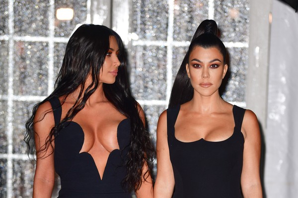 Kim Kardashian West e Kourtney Kardashian no amfAR Gala New York 2019 (Foto: Getty Images)