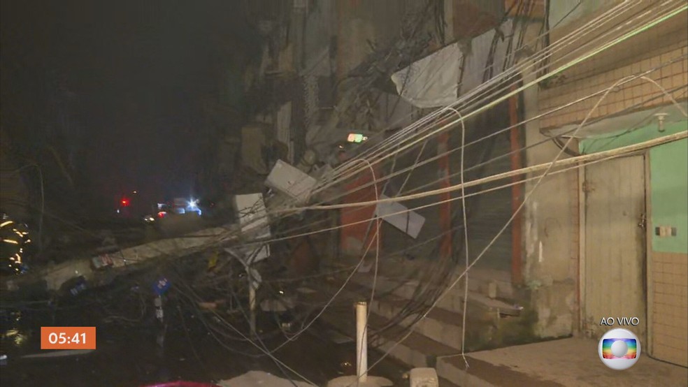 Prédio desabou em Rio das Pedras, na Zona Oeste do Rio, na madrugada desta quinta-feira (3) — Foto: Reprodução / TV Globo