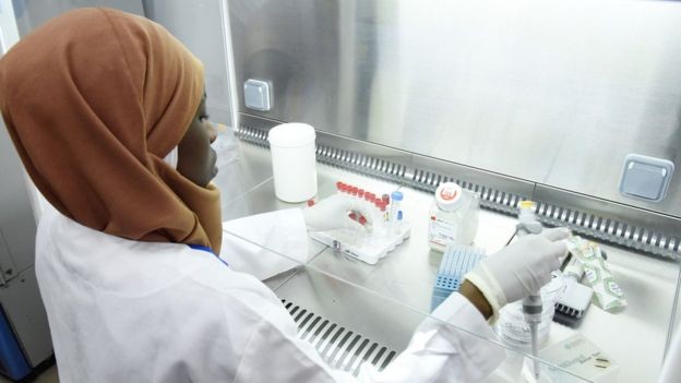 Instituto Pasteur, no Senegal, é uma das entidades preparadas para fazer diagnóstico da doença no continente (Foto: AFP via BBC News)