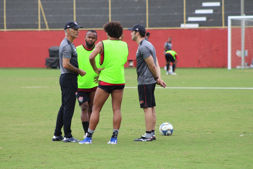 Descanso E Ajustes Na Frente Veja Como Amadeu Quer Aproveitar Folga Ate Proximo Jogo Do Vitoria Vitoria Ge