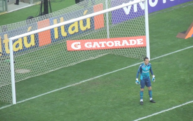 Marcelo Grohe vence disputa acirrada com Fabio e é eleito goleiro da rodada