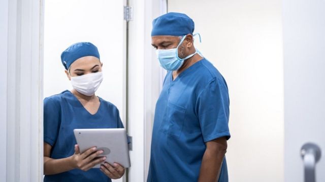 Empresa abre 34 vagas de emprego na área de enfermagem; salário chega a R$ 3 mil