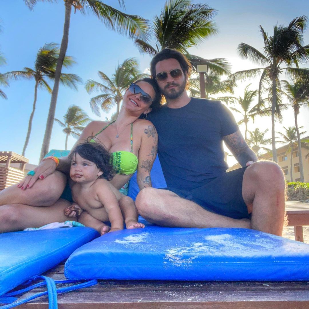 Laura Keller com namorado e filho (Foto: Reprodução/ Instagram)