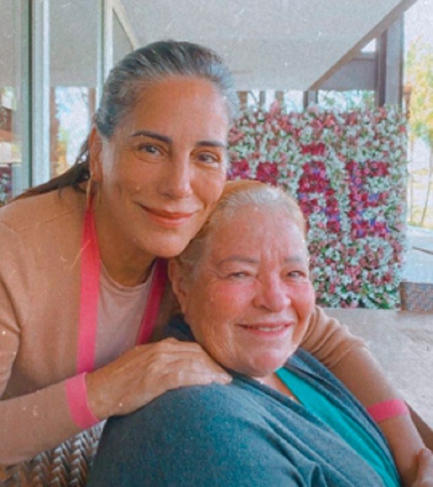 Gloria Pires e Wilma Oliveira, funcionária da família (Foto: Reprodução/Instagram)
