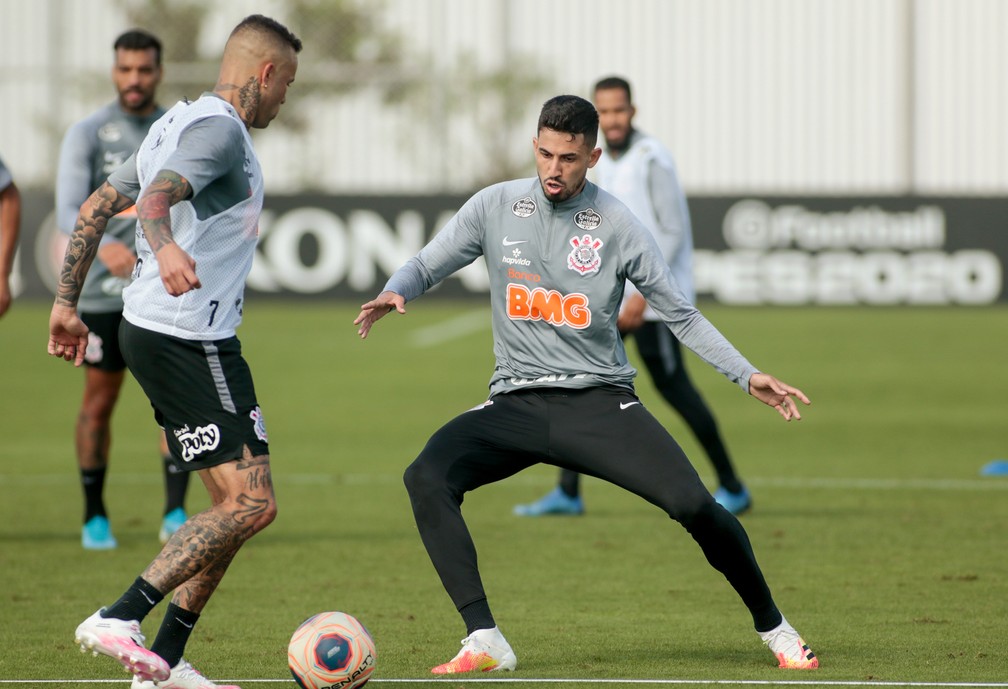 Corinthians trabalha parte técnica no CT e Cássio festeja volta: 