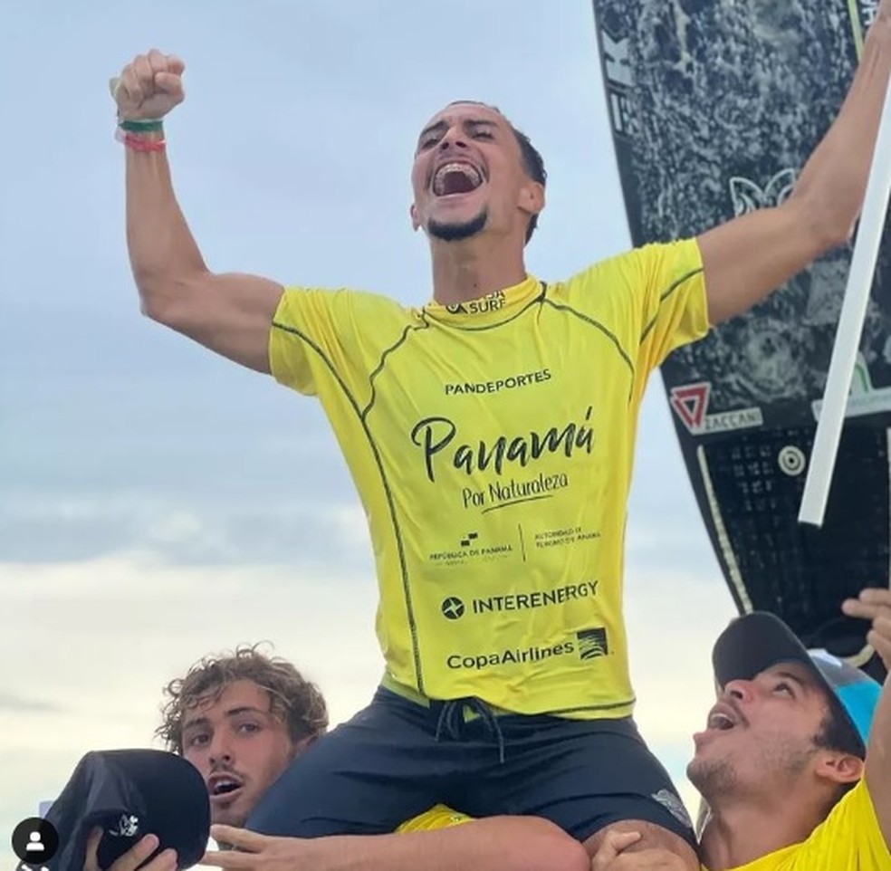 Mateus Sena conquista o ouro para o Brasil no Pan-americano de surfe &mdash; Foto: Reprodu&ccedil;&atilde;o/CBSurf