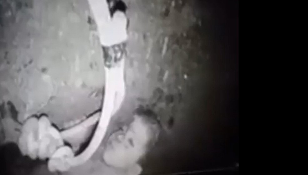 Imagem do menino dentro do poço no Marrocos há quatro dias — Foto: Reprodução