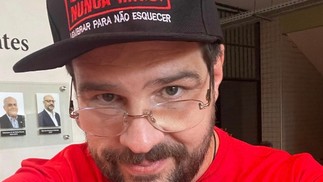 Eleitor posta foto com camiseta vermnelha em manifestação pró-Lula — Foto: Divulgação 