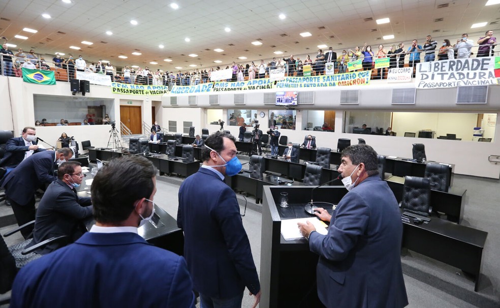 Sessão foi movimentada por causa de projetos polêmicos — Foto: JLSIQUEIRA / ALMT