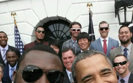 Joe Biden inaugura Instagram com selfie e Obama - Época Negócios | Ação