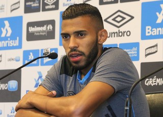 Jovem Kaio festeja chance no time reserva do Grêmio contra Fla: Cresço
