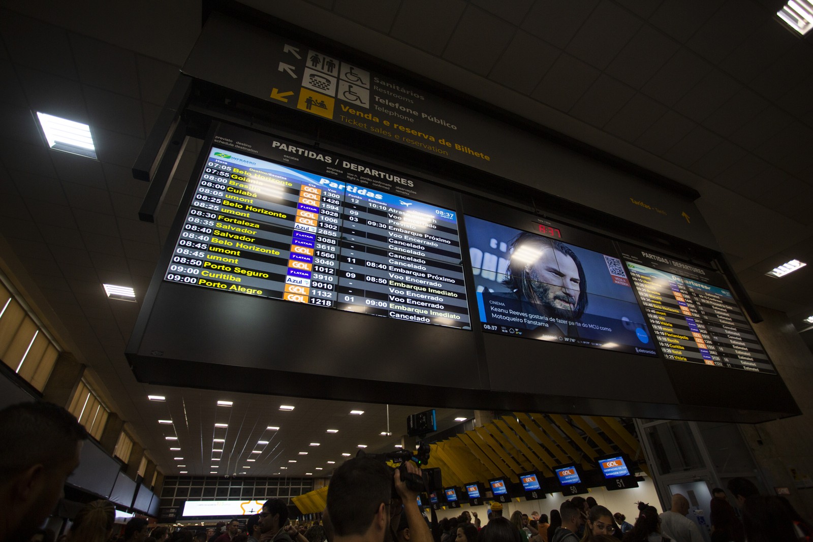 Passageiros enfrentaram série de cancelamentos em Congonhas, São Paulo, nesta segunda-feira (10) — Foto: Maria Isabel Oliveira/Agência O Globo