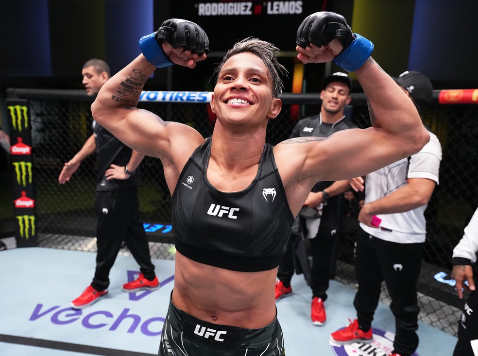Amanda Lemos comemora vitória sobre Marina Rodriguez no UFC — Foto: Chris Unger/Zuffa LLC