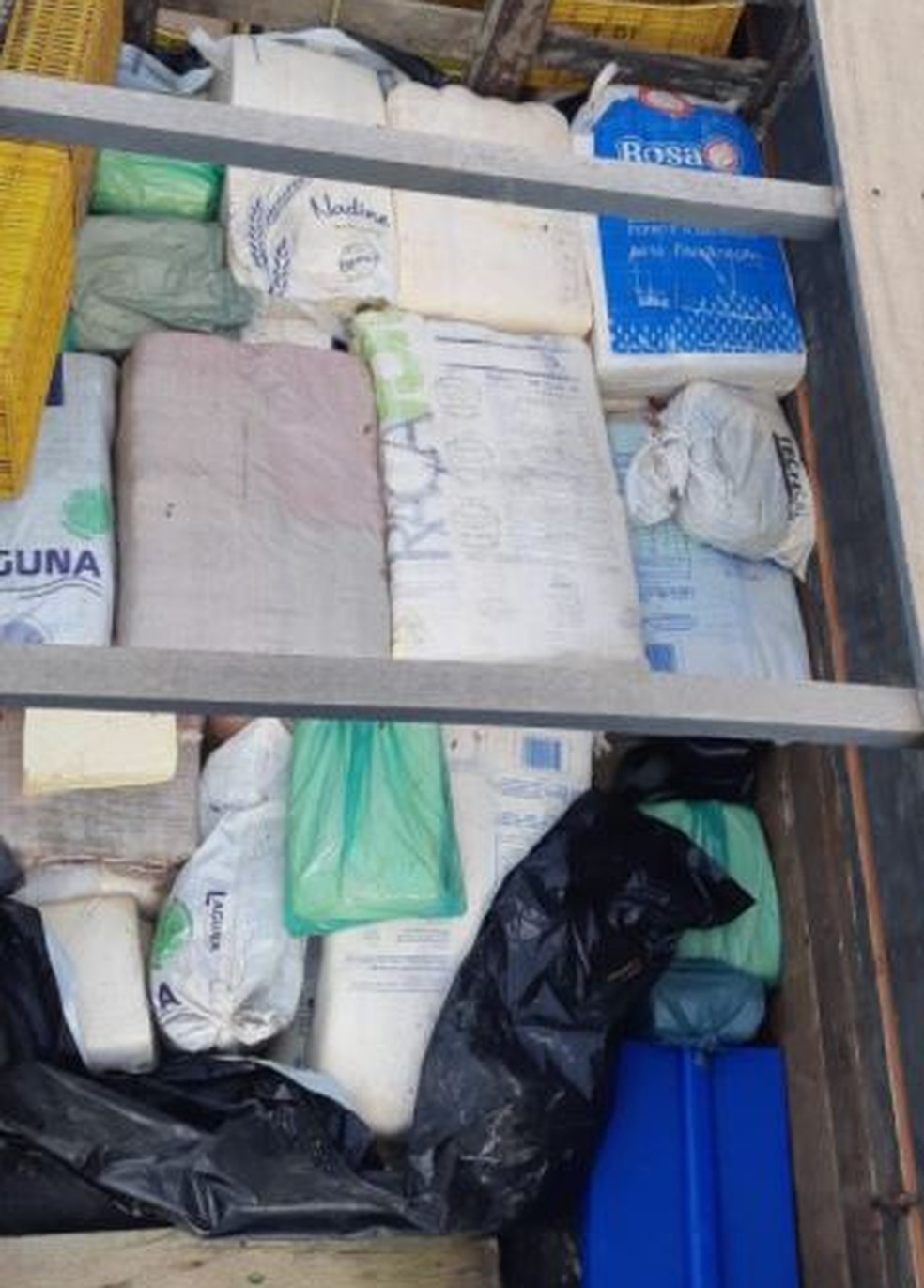  Homens são presos com tatus mortos e queijo transportado de forma irregular no Maranhão — Foto:  Divulgação/PRF