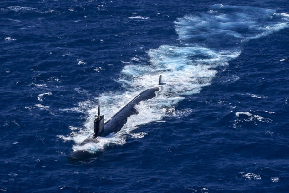 Submarino a propulsão nuclear americano durante exercícios perto da costa de Cartagena, na Colômbia