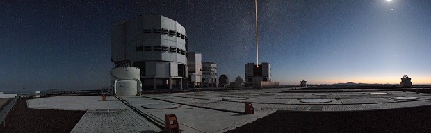 Imagem panorâmica mostra a plataforma de observação do Very Large Telescope do ESO (VLT) no Cerro Paranal, Chile (Foto: ESO/H.H. Heyer)